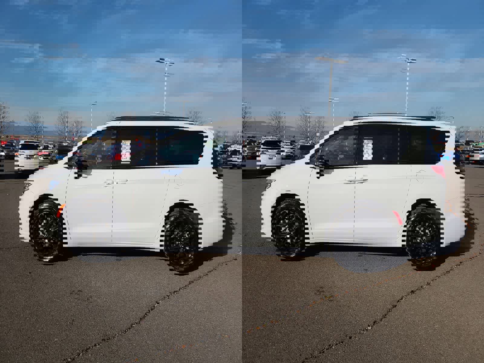 New 2026 Chrysler Pacifica Select image 11