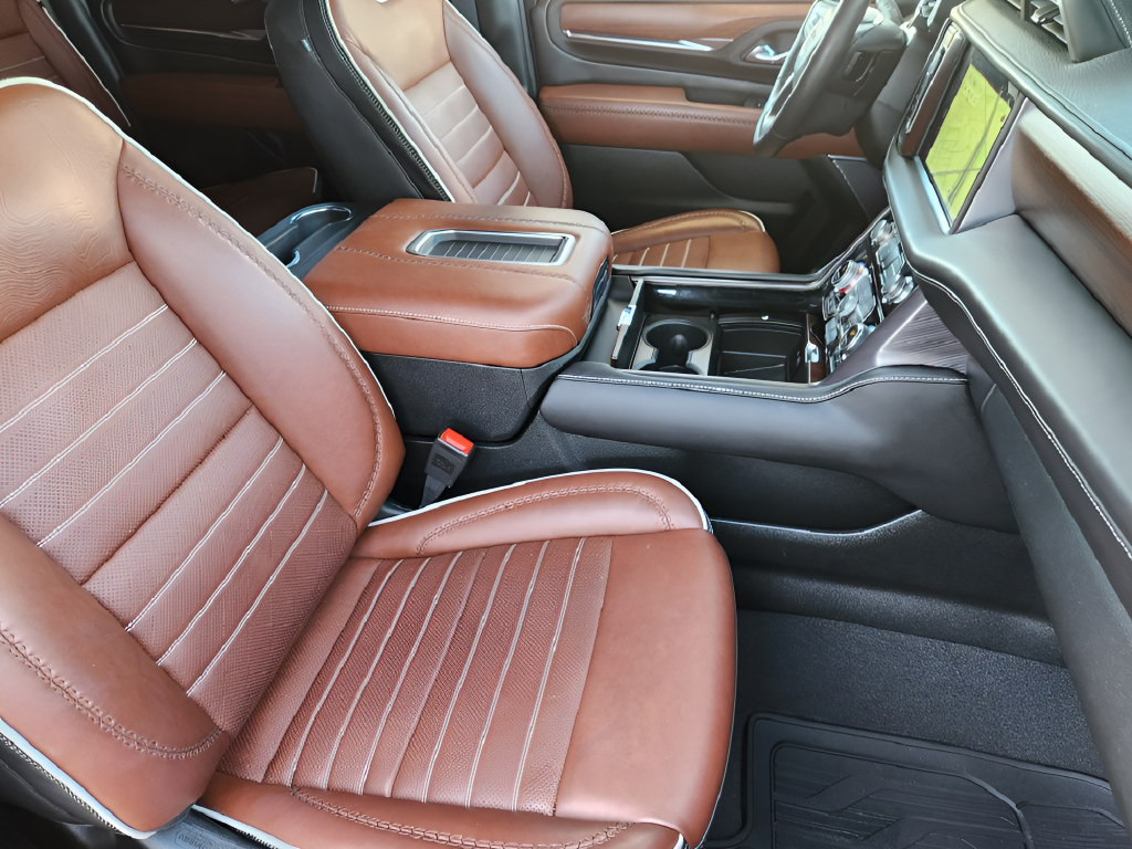 Used 2024 GMC Yukon XL Denali Ultimate AWD/4WD image 13