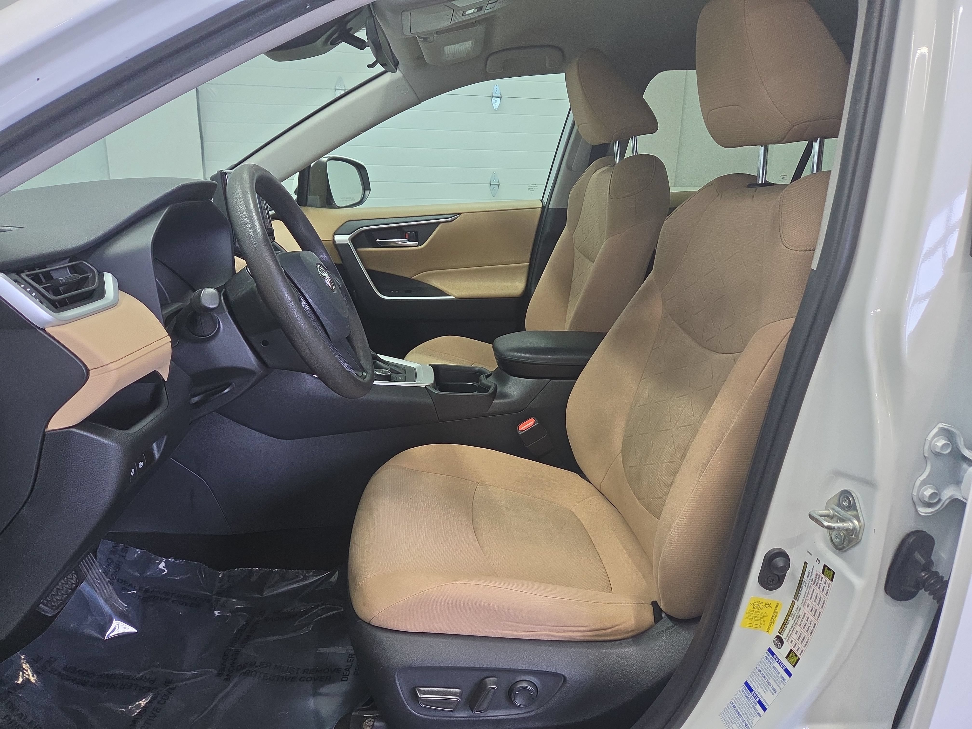 Used 2021 Toyota RAV4 XLE AWD/4WD image 12