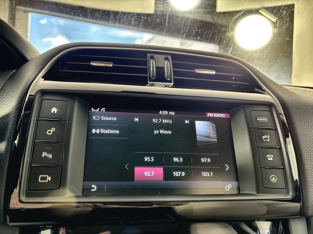 Used 2018 Jaguar F-PACE Premium AWD/4WD image 12