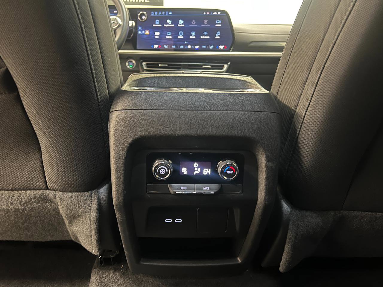 Used 2025 Chevrolet Traverse LT FWD image 21