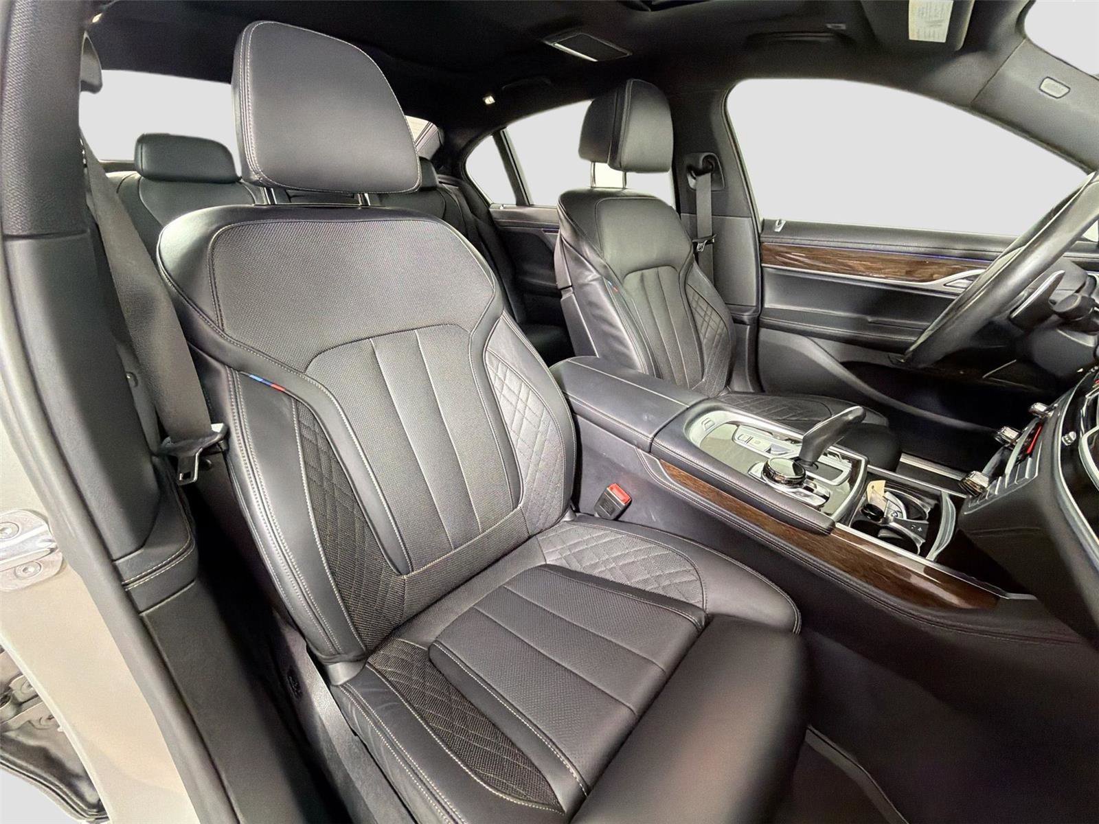 Used 2020 BMW 740i w/ M Sport Package RWD image 29