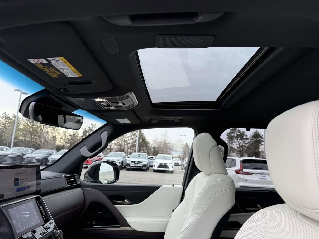 Used 2024 Lexus LX 600 4WD w/ Appearance Package image 20