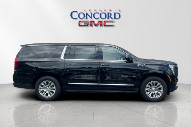 Used 2025 GMC Yukon XL Denali AWD/4WD image 3