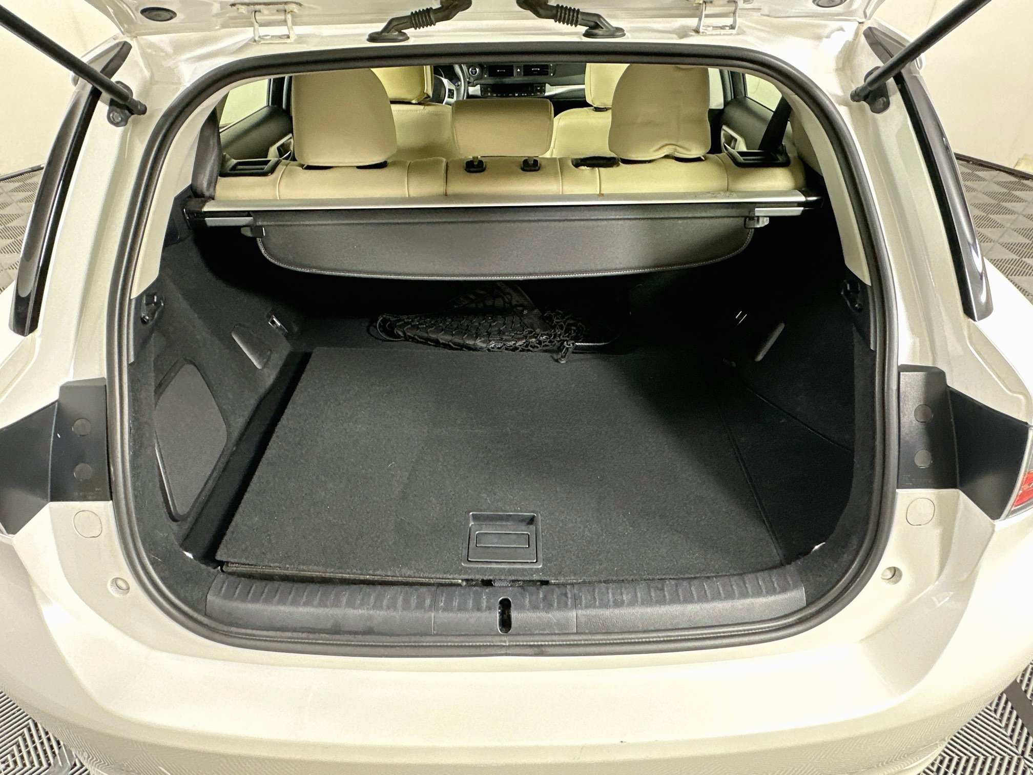 Used 2013 Lexus CT 200h w/ Premium Pkg w/Navigation FWD image 29