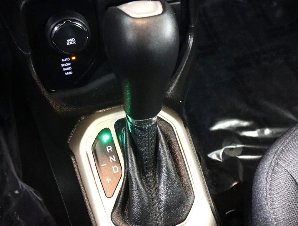 Used 2017 Jeep Renegade Sport w/ Power & Air Group image 22