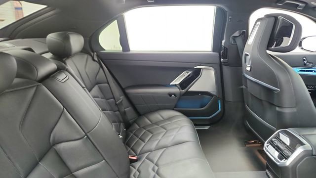 Used 2024 BMW 740i xDrive w/ Premium Package image 26