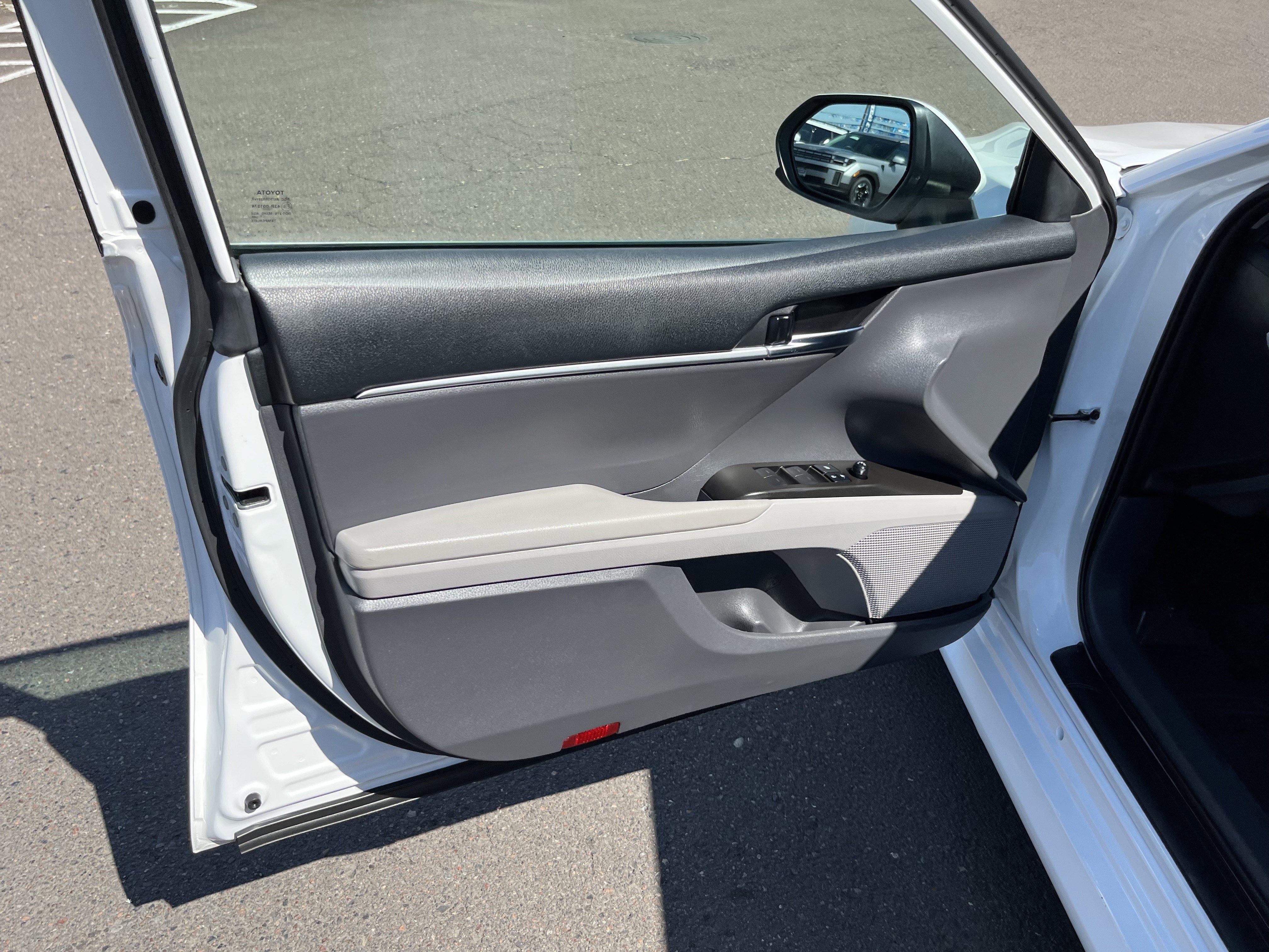 Used 2021 Toyota Camry LE FWD image 15