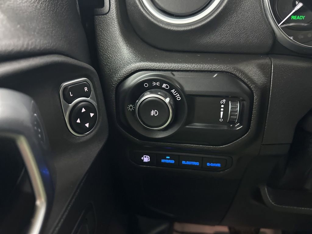 Used 2023 Jeep Wrangler Unlimited Sahara w/ Cold Weather Group AWD/4WD image 39