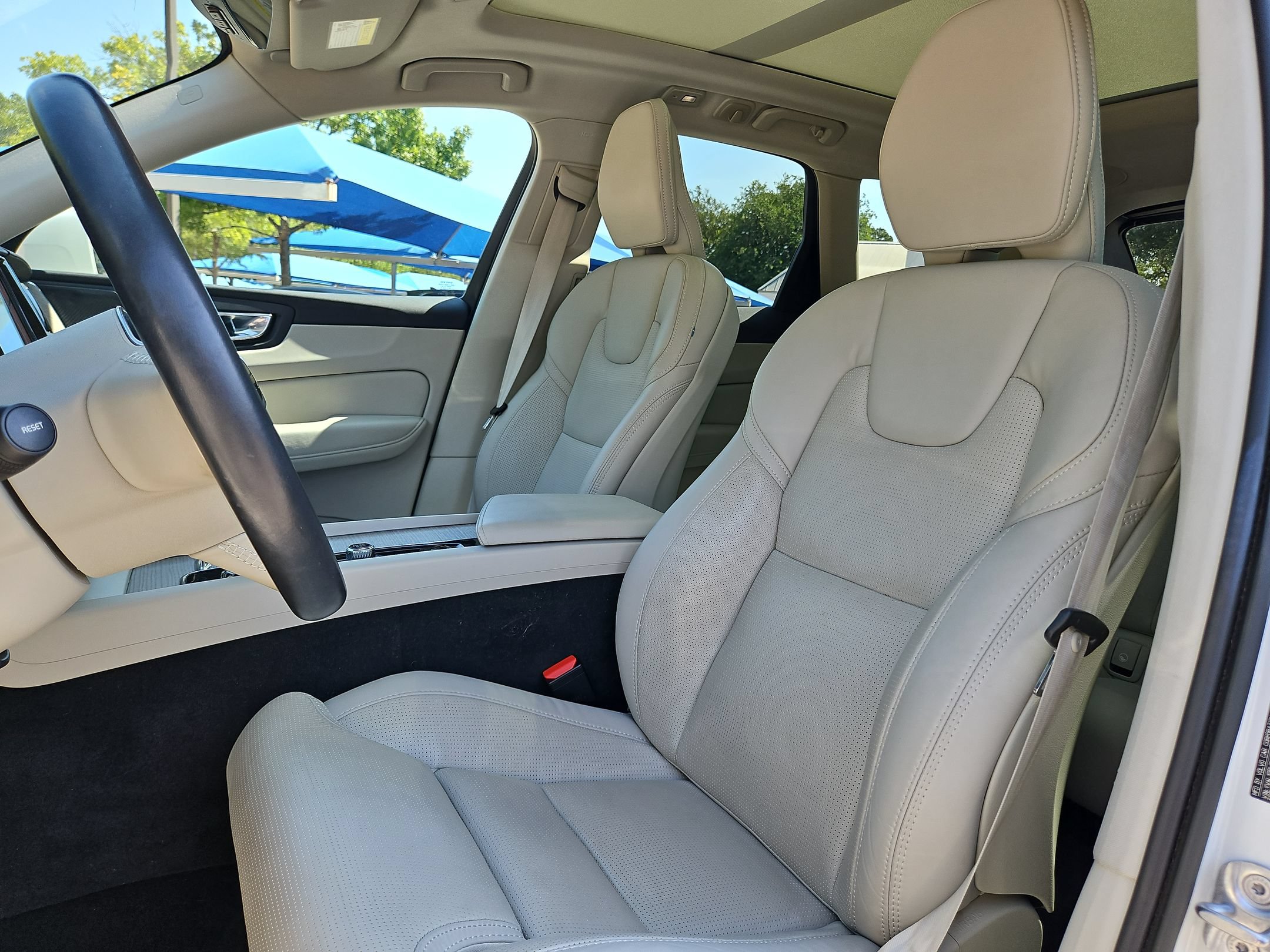 Used 2022 Volvo XC60 B5 Inscription w/ Advanced Package FWD image 13