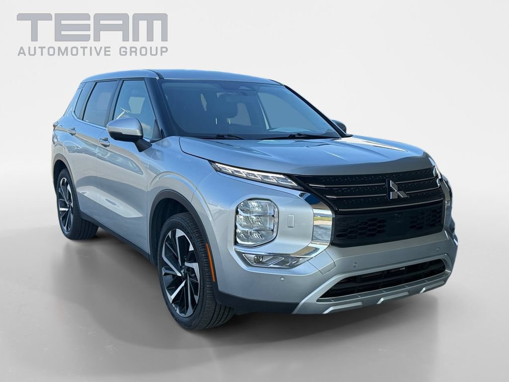 Used 2024 Mitsubishi Outlander SE