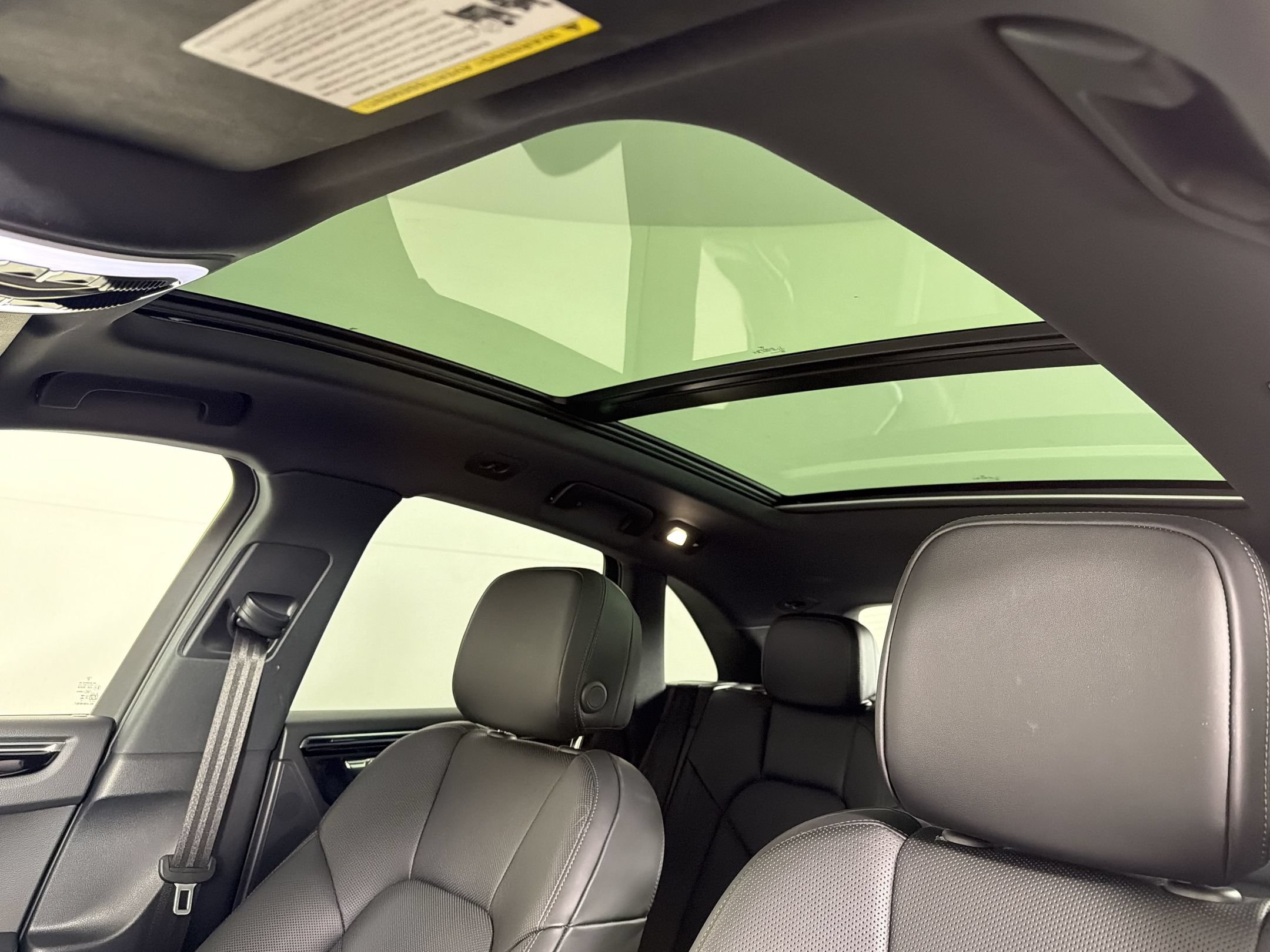 Certified 2025 Porsche Macan AWD/4WD image 19