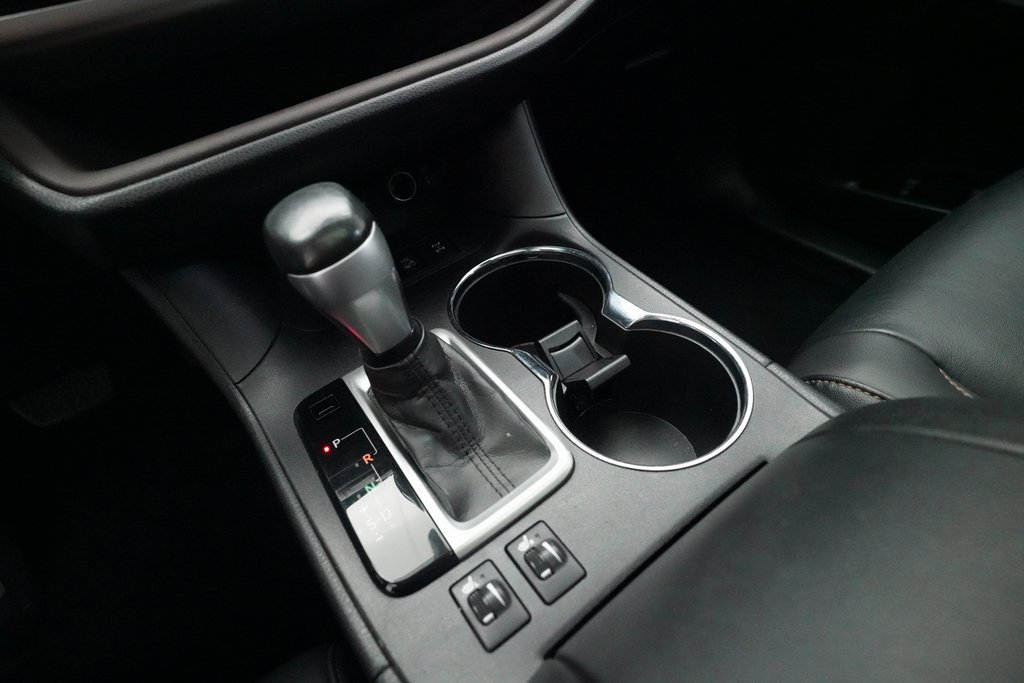 Used 2019 Toyota Highlander XLE image 17