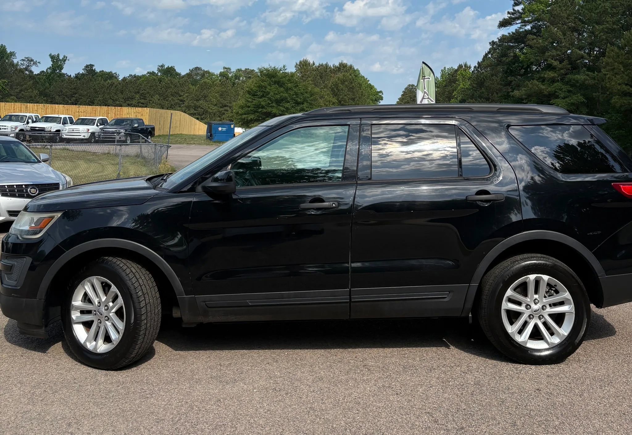 Used 2016 Ford Explorer 4WD image 3