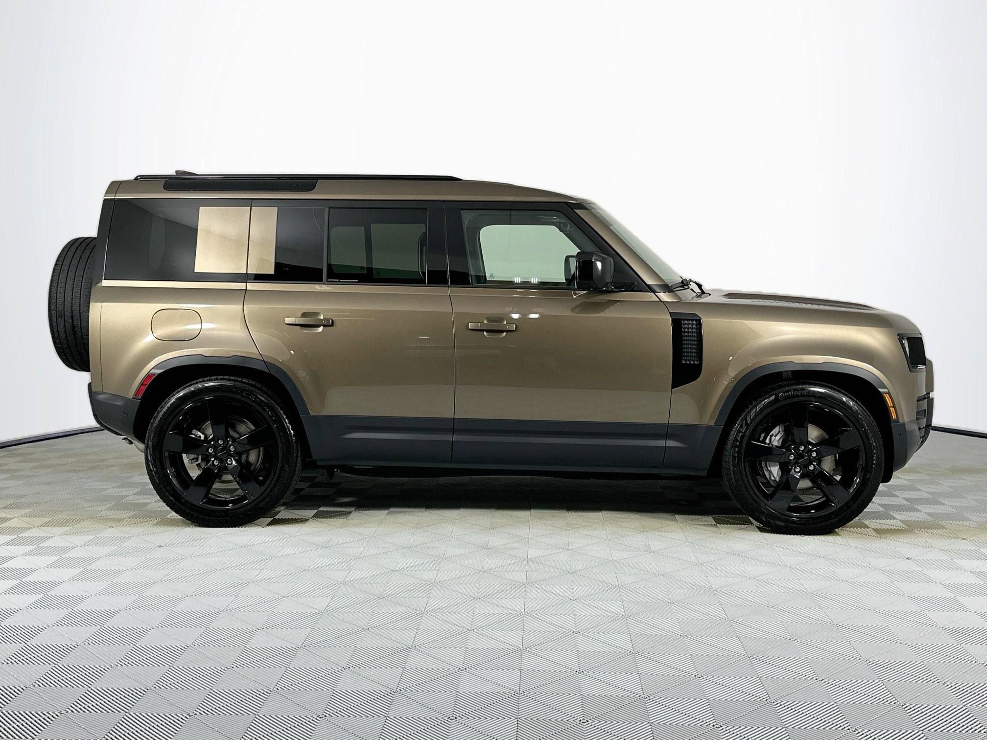 Used 2026 Land Rover Defender 110 S image 4