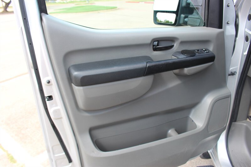 Used 2014 Nissan NV 3500 SL w/ Technology Package RWD image 31
