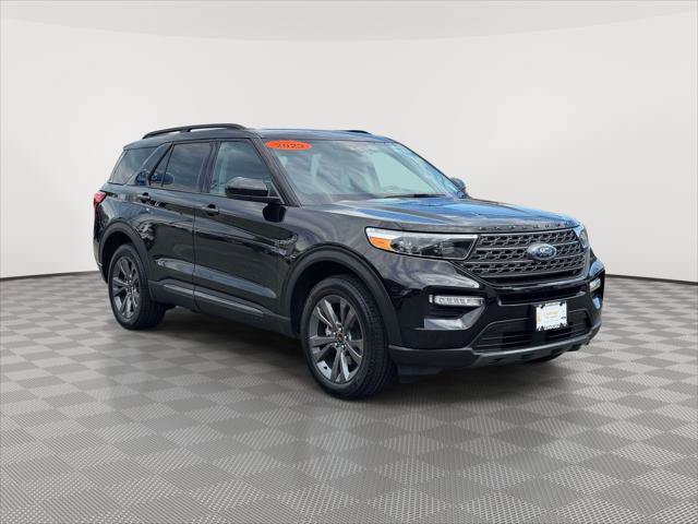 Used 2023 Ford Explorer XLT w/ Equipment Group 202A AWD/4WD image 1