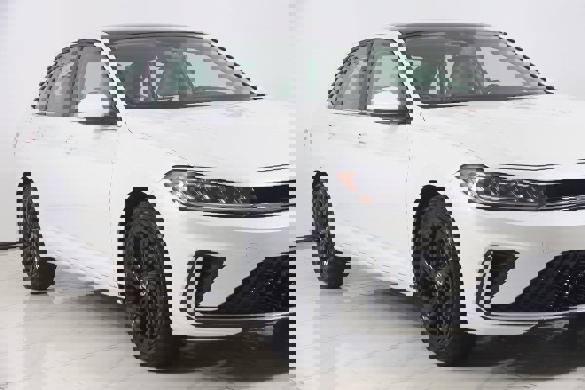 Used 2025 Volkswagen Jetta SE image 35