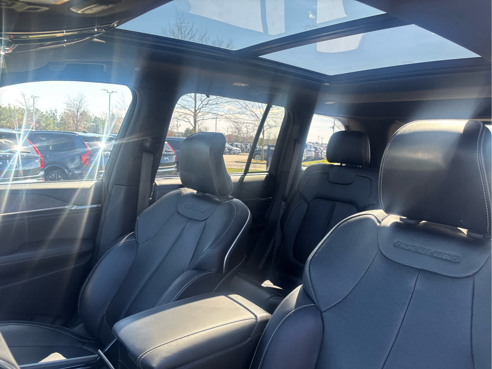 Used 2023 Jeep Grand Cherokee Overland w/ Luxury Tech Group IV AWD/4WD image 24