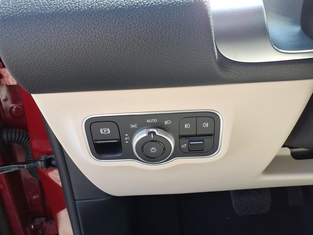 New 2026 Mercedes-Benz GLB 250 4MATIC image 17