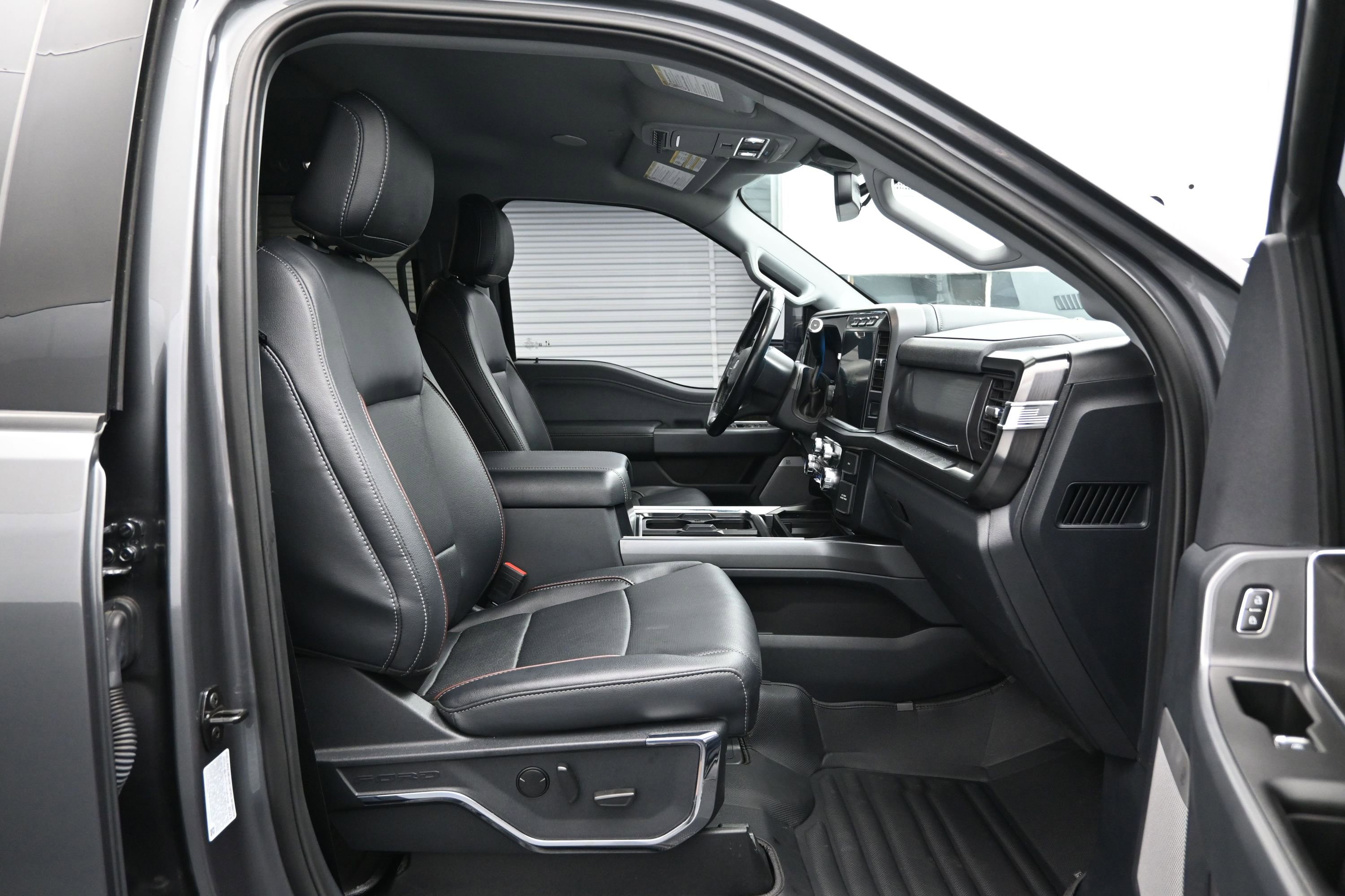 Used 2023 Ford F250 Lariat w/ Lariat Ultimate Package AWD/4WD image 13