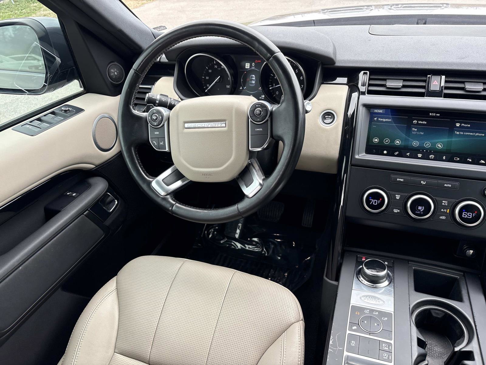 Used 2018 Land Rover Discovery SE image 26