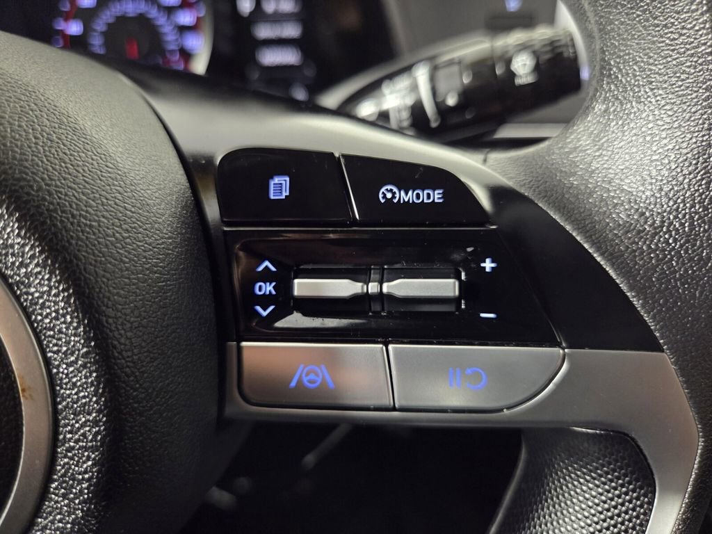 Used 2021 Hyundai Elantra SE image 19