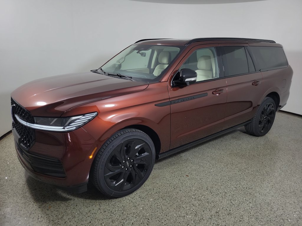 New 2027 Lincoln Navigator L Reserve w/ Jet Appearance Package RWD image 2
