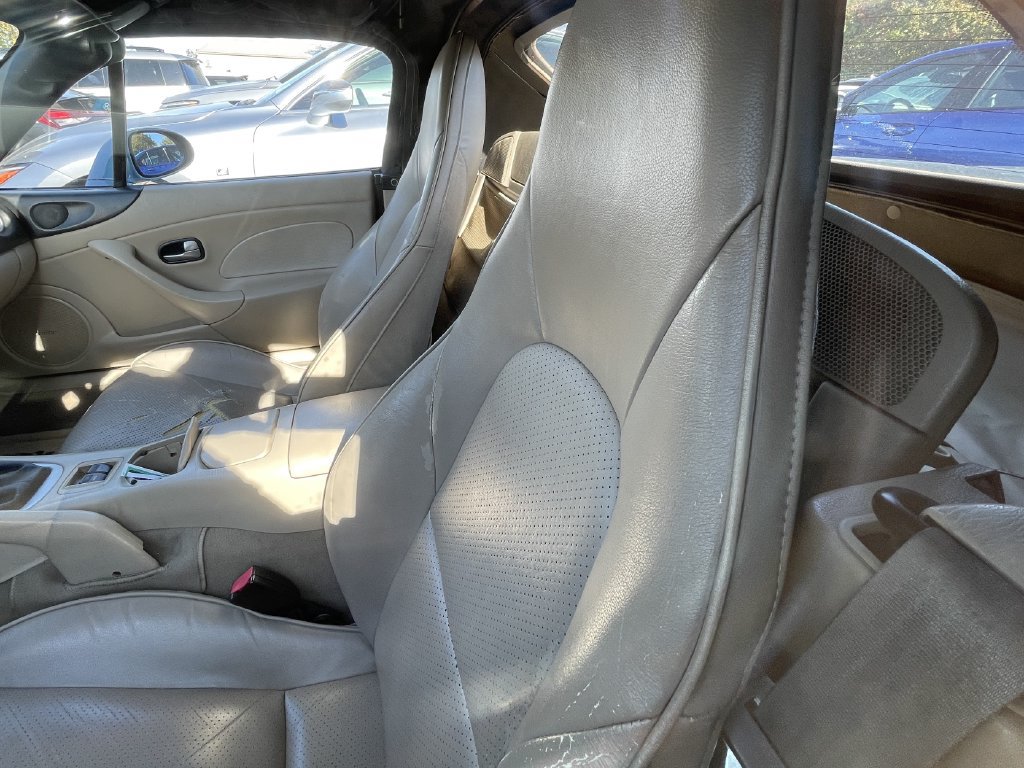 Used 2005 MAZDA MX-5 Miata LS RWD image 8