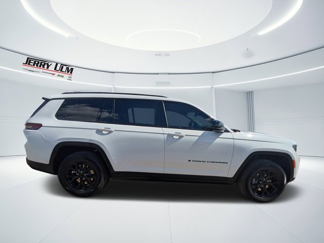 New 2025 Jeep Grand Cherokee L Altitude image 2
