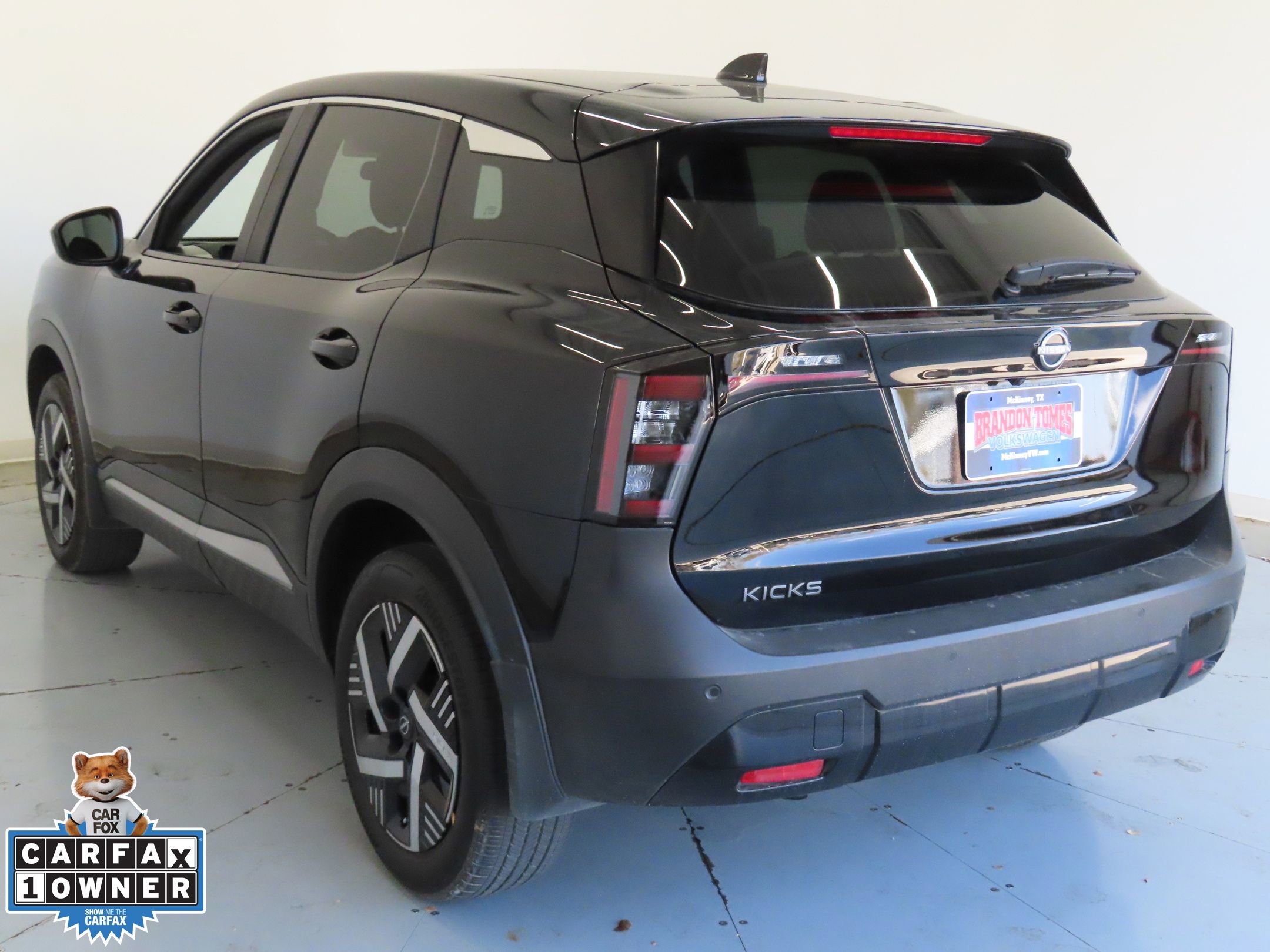 Used 2025 Nissan Kicks SV image 7