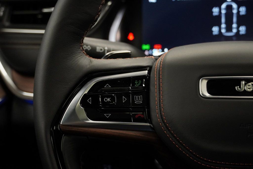 New 2025 Jeep Grand Cherokee L Summit w/ Obsidian Package image 29