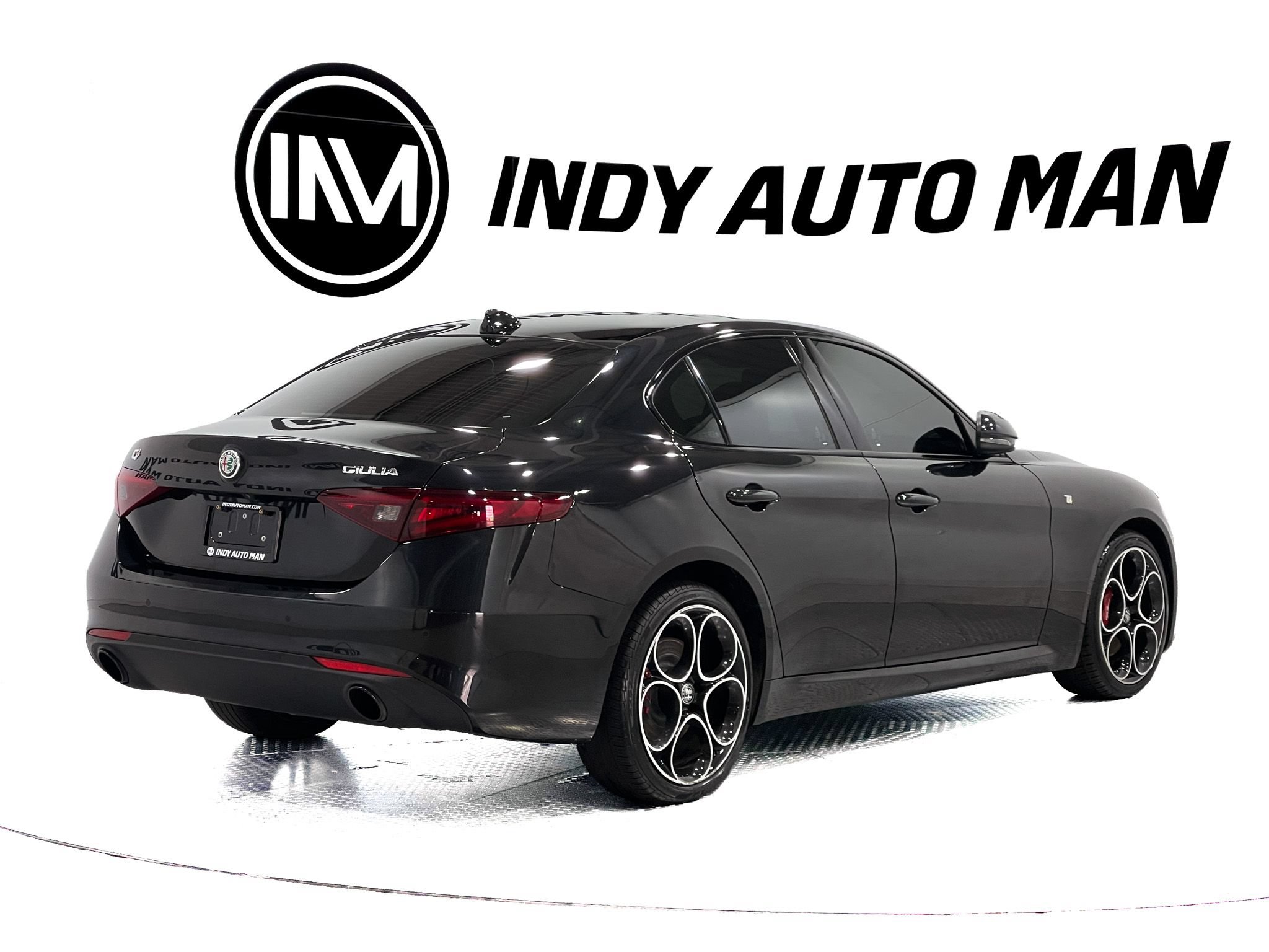 Used 2022 Alfa Romeo Giulia Ti AWD/4WD image 4