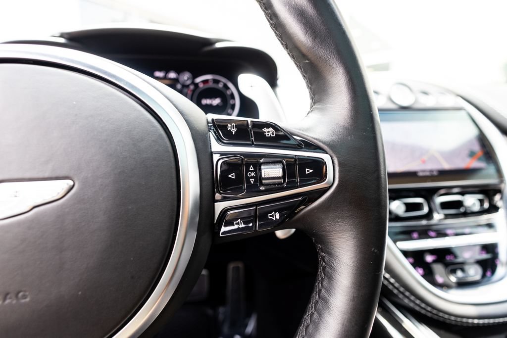 Used 2021 Aston Martin DBX AWD/4WD image 24