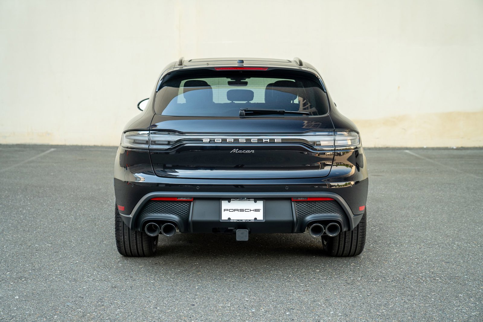 Certified 2025 Porsche Macan AWD/4WD image 7