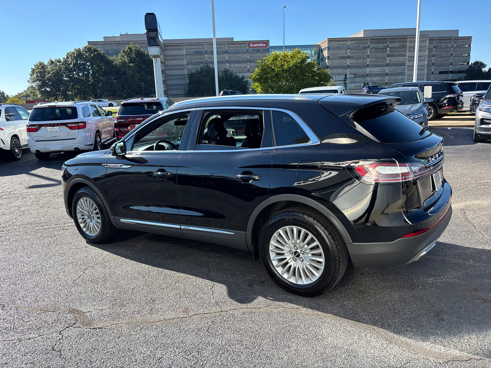 Used 2019 Lincoln Nautilus Premier AWD/4WD image 5
