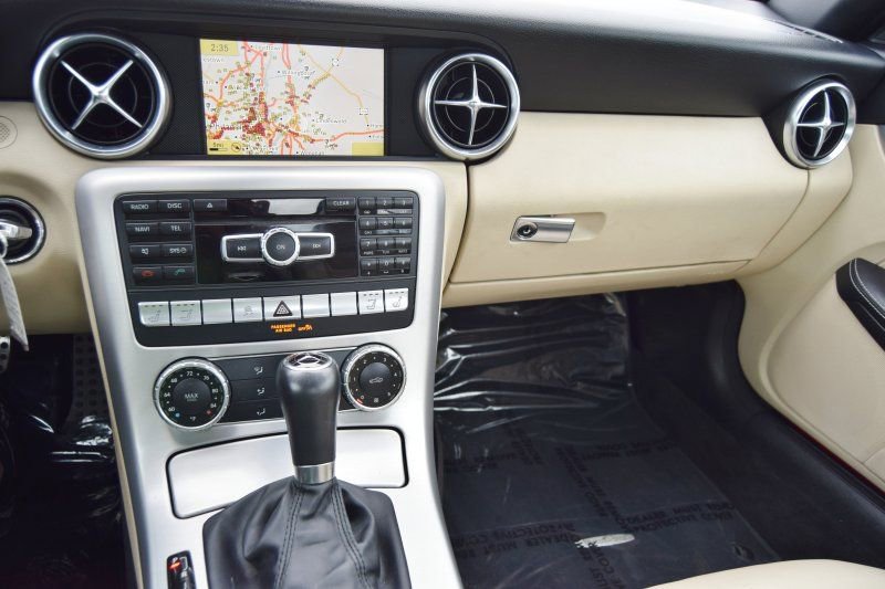 Used 2012 Mercedes-Benz SLK 350 image 31