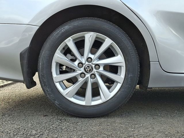 Used 2021 Toyota Camry LE image 30