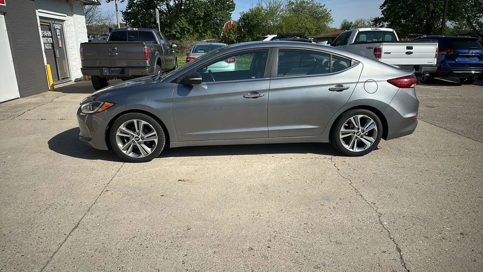 Used 2017 Hyundai Elantra Limited w/ Limited Ultimate Package 09 FWD image 2
