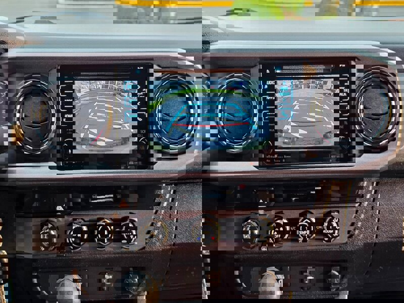 Used 2017 Toyota Tacoma TRD Off-Road image 37