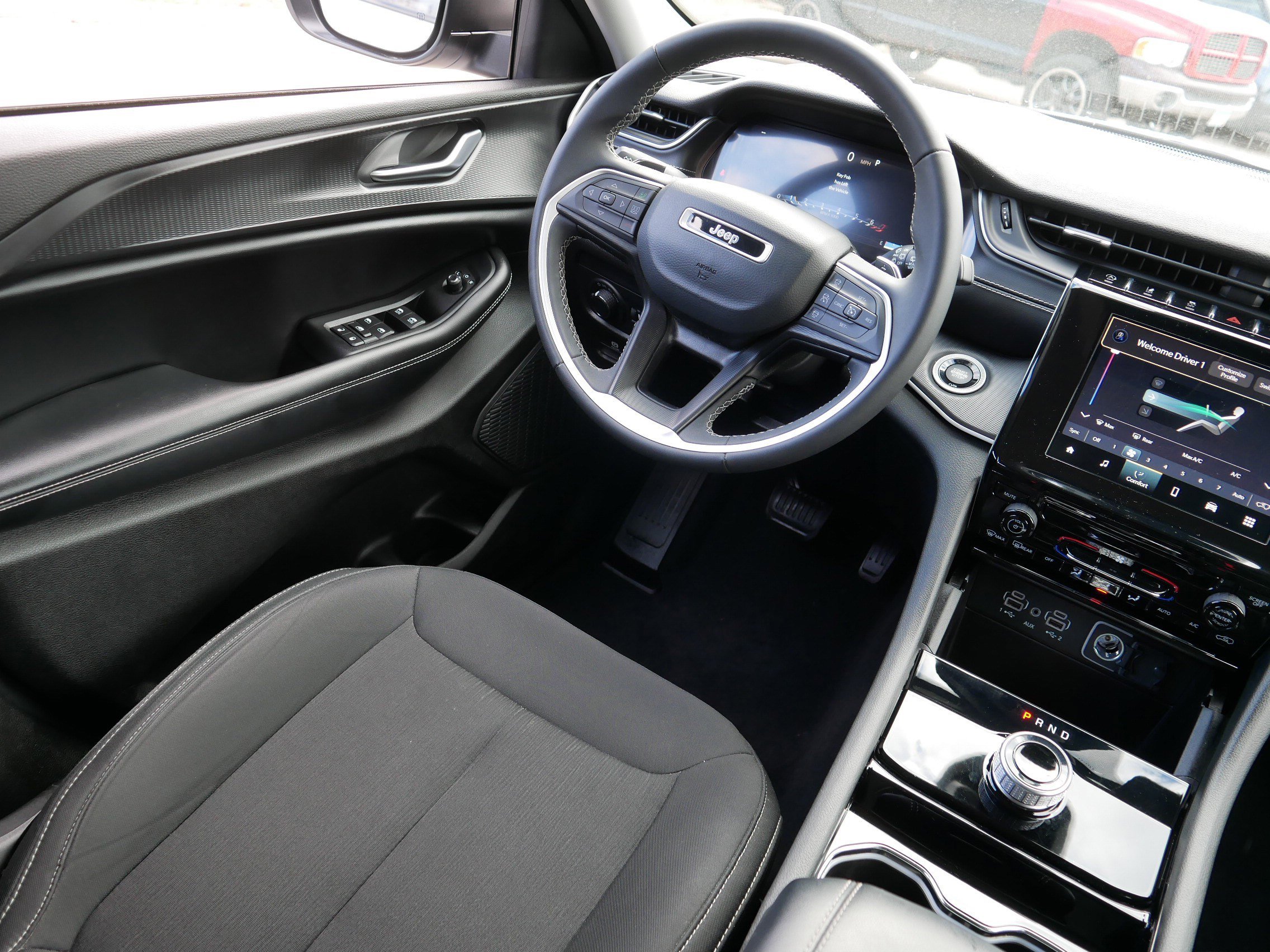 Used 2023 Jeep Grand Cherokee L Laredo image 9