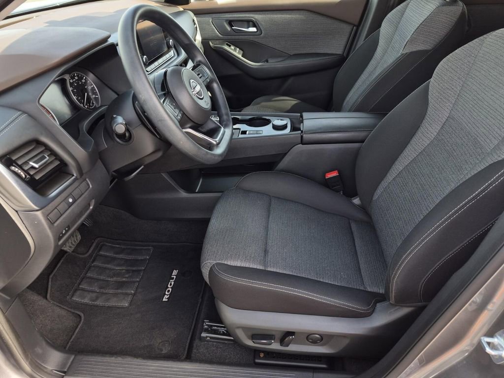 Used 2022 Nissan Rogue SV image 29