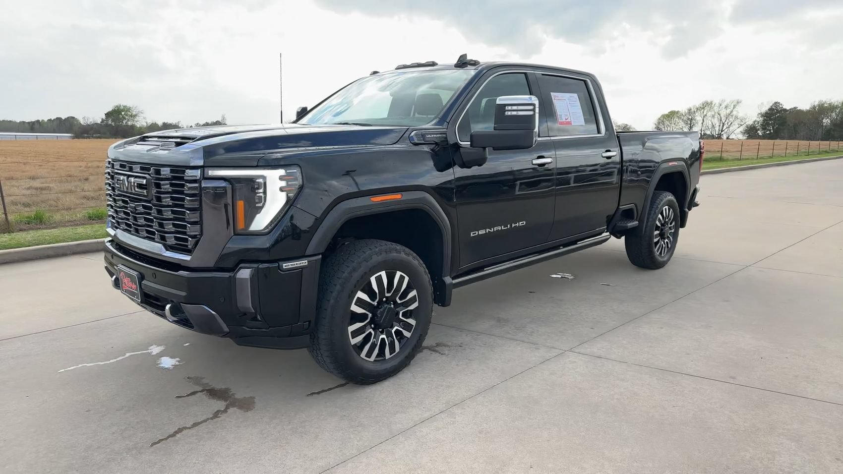 Used 2024 GMC Sierra 2500 Denali Ultimate AWD/4WD image 3