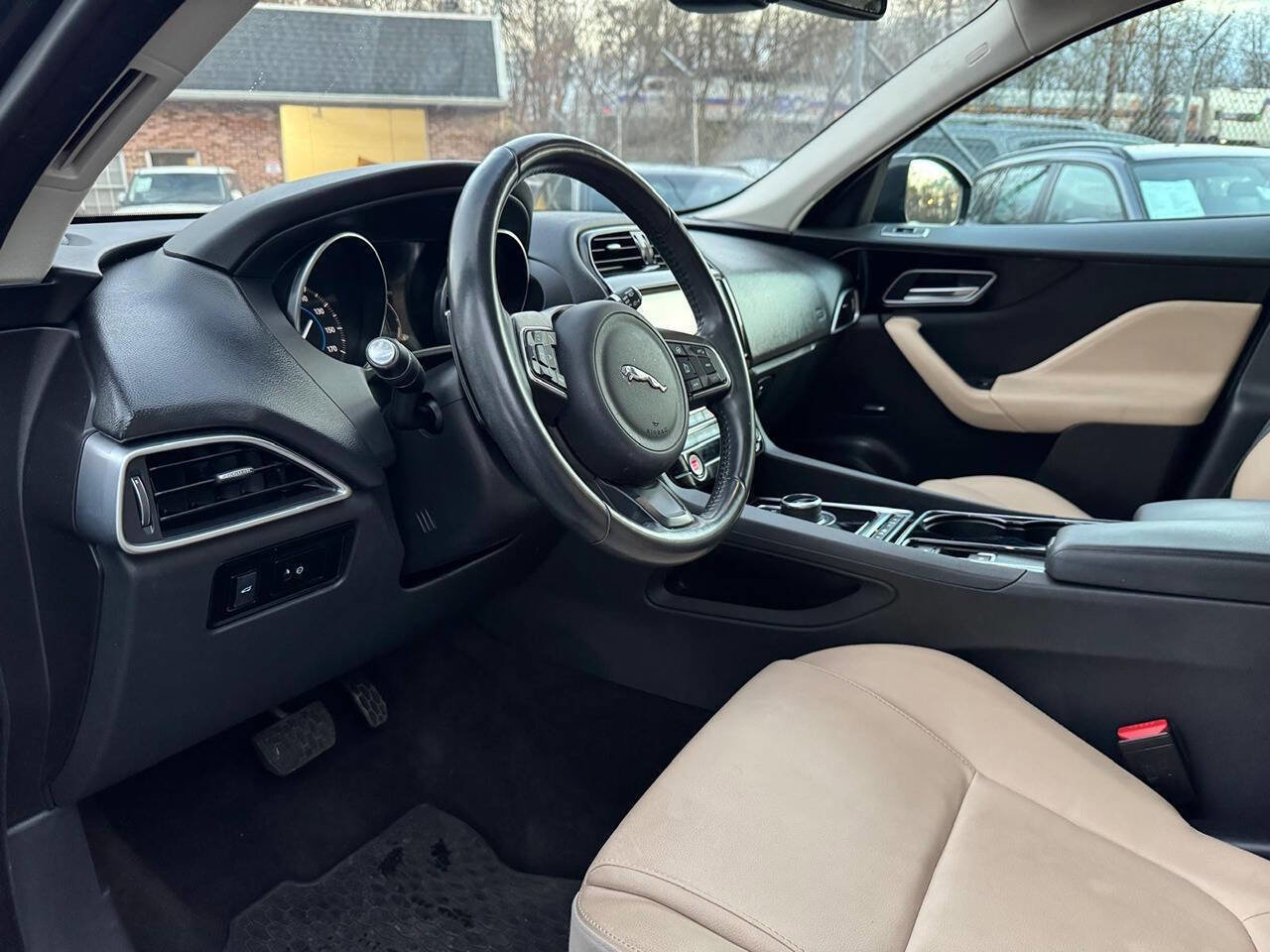 Used 2017 Jaguar F-PACE Premium image 23