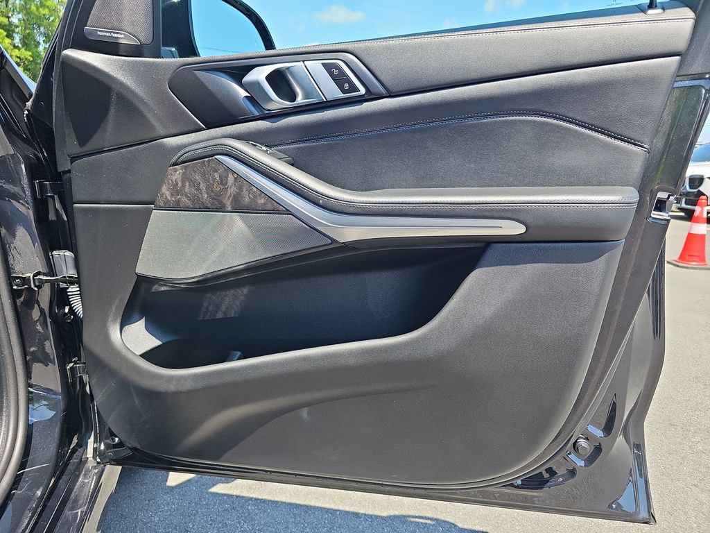 Certified 2025 BMW X5 xDrive40i w/ M Sport Package AWD/4WD image 22