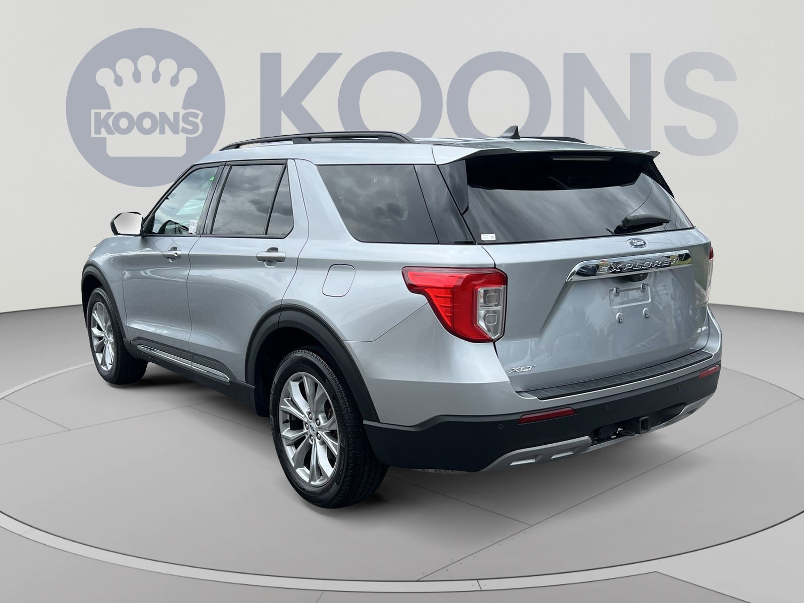 Used 2023 Ford Explorer XLT w/ Equipment Group 202A AWD/4WD image 4