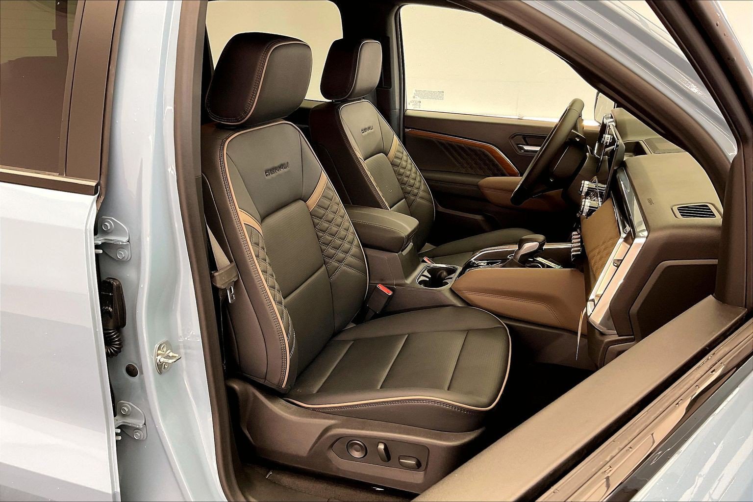 New 2026 GMC Canyon Denali AWD/4WD image 9