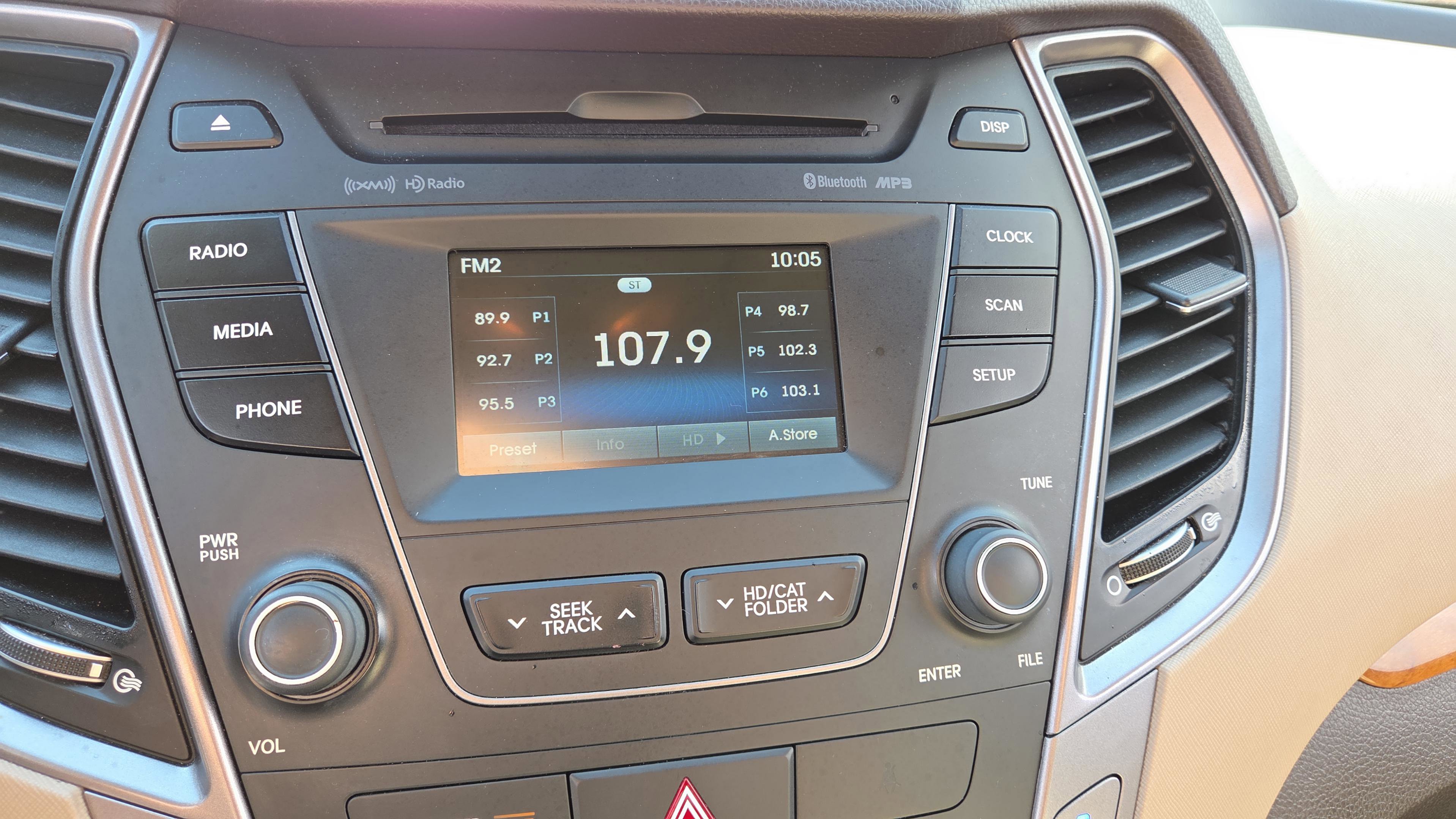 Used 2014 Hyundai Santa Fe GLS image 39