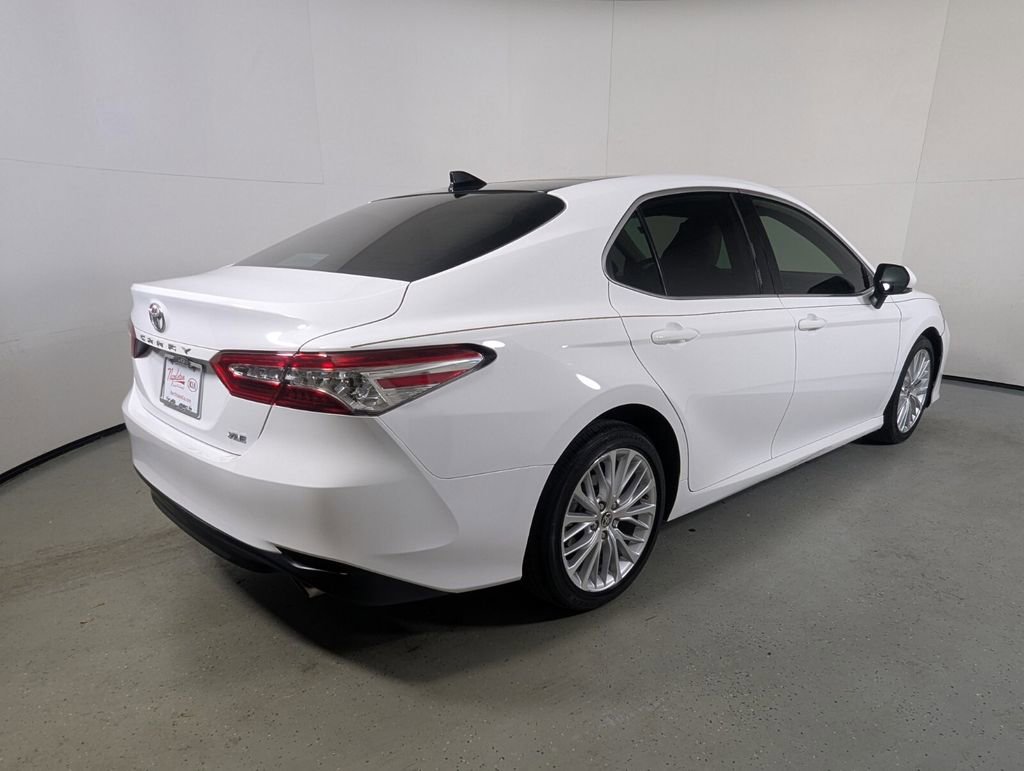Used 2020 Toyota Camry XLE image 7