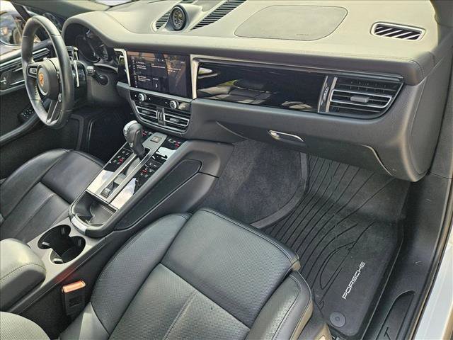 Used 2025 Porsche Macan Turbo AWD/4WD image 21